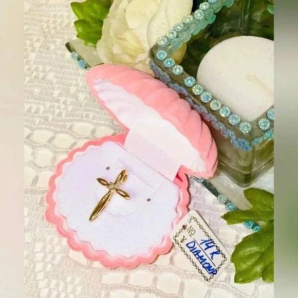 14 K Gold Cross pendant with  diamond 💎 - Picture 1 of 6